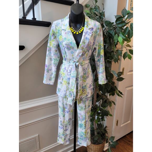 ASOS Design Maternity Pantsuit Size US 2 White Floral Blazer and Trousers Petite - Picture 1 of 12